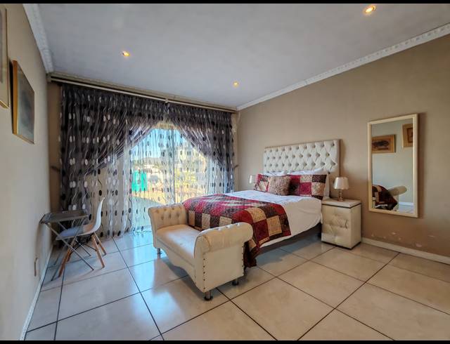6 BEDROOM HOUSE FOR SALE IN THREE RIVERS EAST
